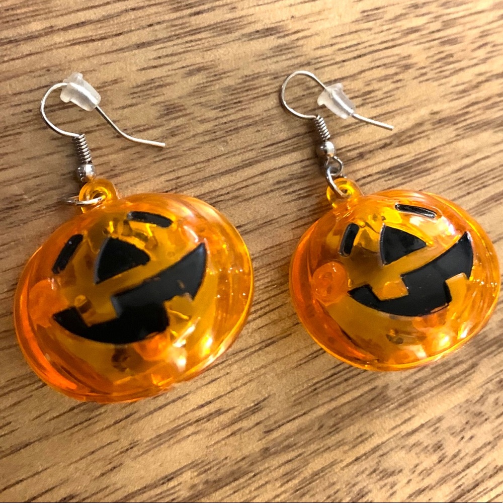 Jack O’Lantern Pumpkin earrings 🎃🎃 — lights up!!